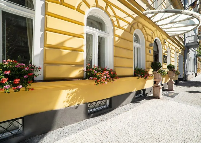 מלון Assenzio 4*