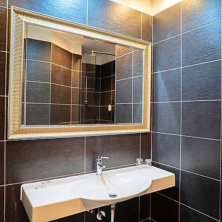 Assenzio 4* براغ