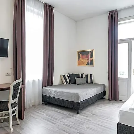 Assenzio 4* براغ